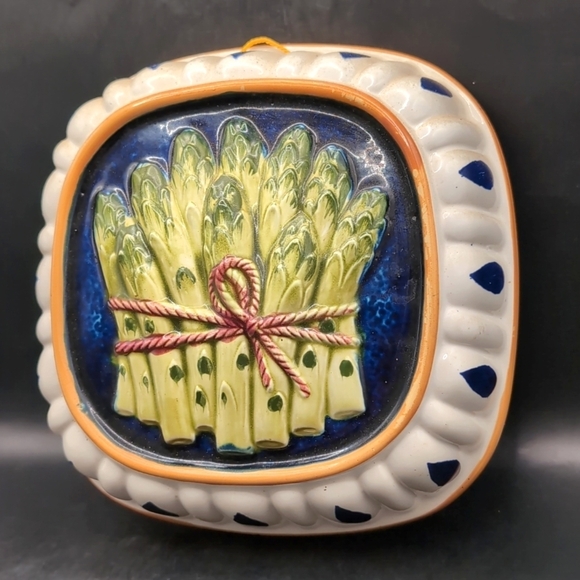 Vintage Majolica Ceramic Asparagus Wall Hanging / Jello Mold - 8.5" Square EUC - Picture 2 of 6